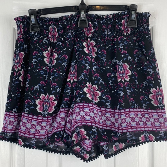 Maurices black and purple flowered shorts size Lg. 100% polyester. Pockets - Picture 1 of 6